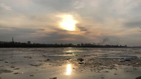 The movement of ice on the river in the spring after a cold winter in Siberia. 動画素材 130062485