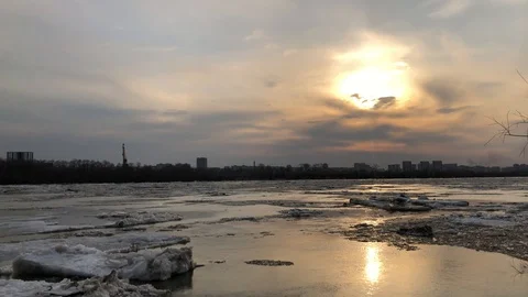 The movement of ice on the river in the spring after a cold winter in Siberia. 動画素材 130062531