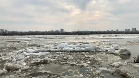 The movement of ice on the river in the spring after a cold winter in Siberia. Stock-Footage 144689234