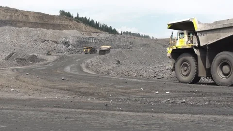 The movement of a large mining trucks Video stock 114830100