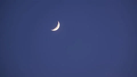 Movement of the moon over the blue sky, cloud cover, dusk Stock-Footage 167853418
