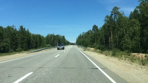 Movement on the mountain road . Video stock 77820311