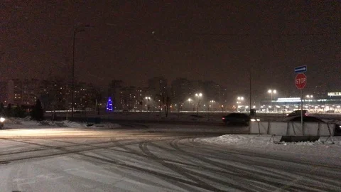 Movement in the night city in winter. Video stock 103462847