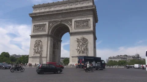Movement in Paris streets, champs elysees arch of triumph, cars drive on streets Stock Footage 51690284