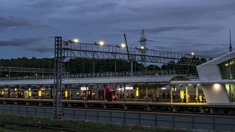 The movement of people on the subway platform when the train arrives, time la Stock Footage 139112003