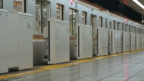 The movement of the "platform screen door" of the subway Stock Footage 94316868