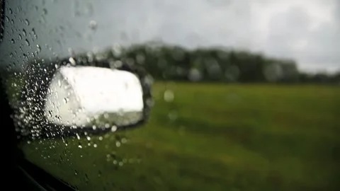 Movement of Rain falling on car windshield,drive car on street in city at heavy 库存影片 133860783