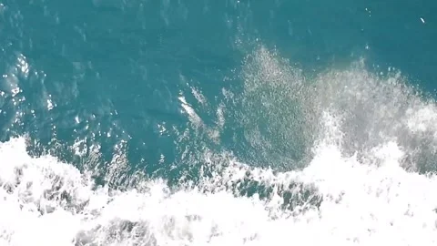 The movement of sea water from the ship Video stock 302320305