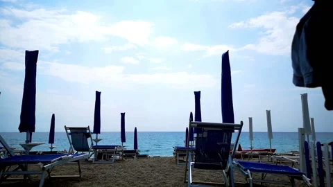 The movement of the sea waves on the summer beach Stock-Footage 133235747