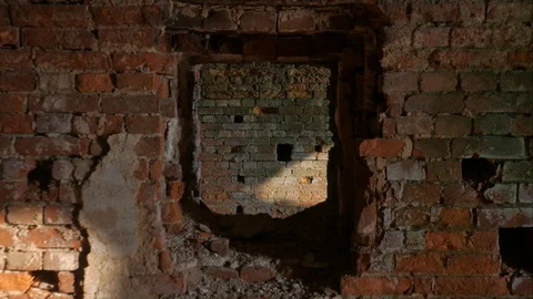 The movement of sunlight on a brick wall. Video stock 86700952