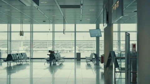 Movement through an empty airoport in Berlin Video stock 183615329