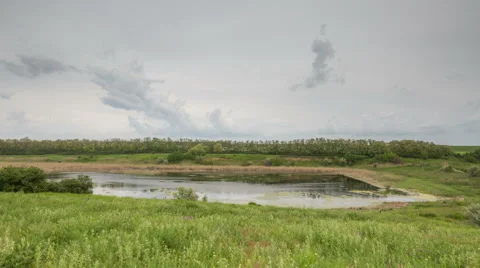 The movement of the thunderclouds over the fields in the vast steppes of the Don Vidéo 63597957