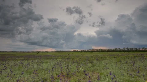 The movement of the thunderclouds over the fields in the vast steppes of the Don Vídeos de archivo 63598156