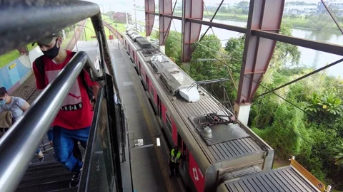 Movement of trains and passengers in platform of Santo Amaro station Stock Footage 149280988