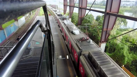 Movement of trains and passengers in platform of Santo Amaro station Stock Footage 149539022