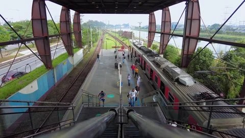 Movement of trains and passengers in platform of Santo Amaro station Stock Footage 149803786