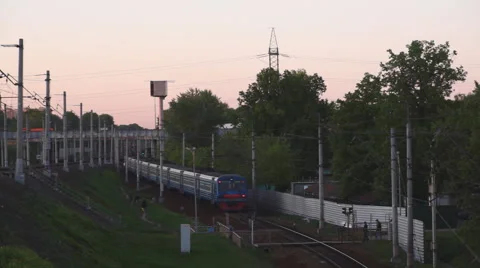 Movement of trains in suburbs Vídeo Stock 68739843
