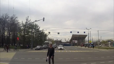 Movement of vehicles through the intersection timelapse 스톡 동영상 77283308