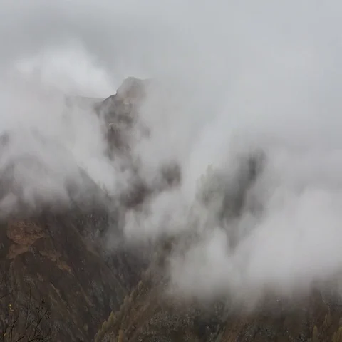 The movements of clouds up to the slopes of the mountains of Caucasus peaks. Stock-Footage 69393910