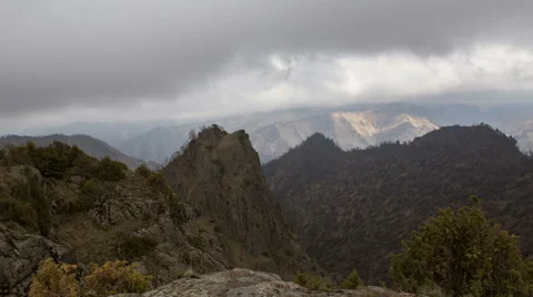 The movements of clouds up to the steep slopes of the  mountains of Caucasus Vídeos de archivo 63986684