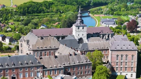 Moves main building floreffe abbey belgium sombre river background green cover Vidéo 312145237