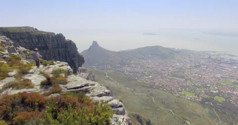 Moving Aerial from top of Table Mountain, Man Video stock 60115049