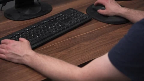 Moving and clicking mouse in home office Stock-Footage 333897464