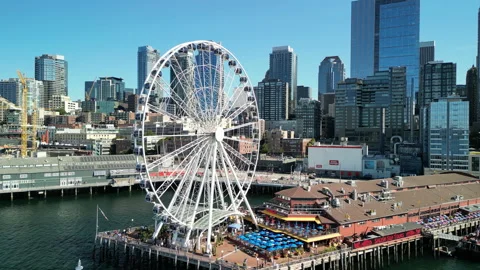 Moving Backwards Away from Rotating Seattle Ferris Wheel, Drone Shot 库存影片 224958225