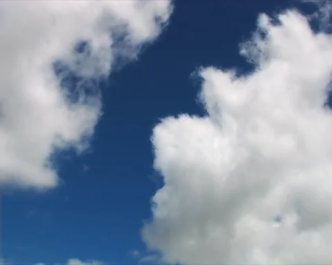 Moving blue with white cloud Vídeos de archivo 111282989
