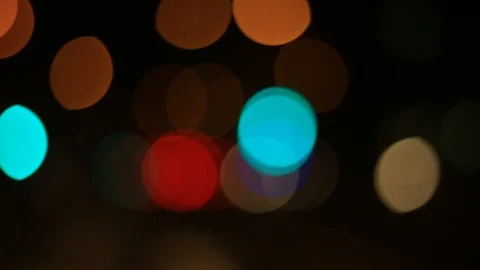 Moving bokeh seen from inside a car driving through the city. Видео 88514925