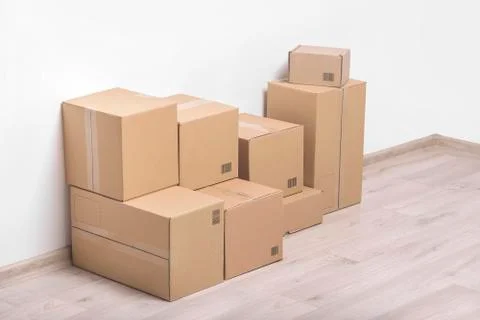 Moving boxes on the floor. Foto stock