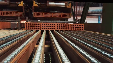 Moving bricks on the conveyor 動画素材 163290199