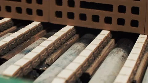Moving bricks on the conveyor 動画素材 163290213