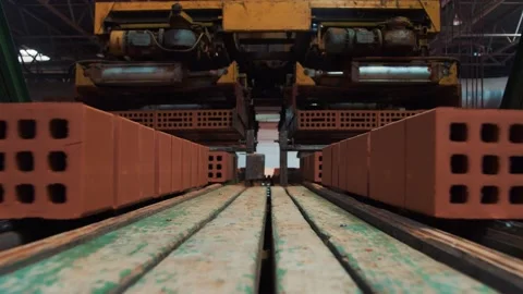 Moving bricks on the conveyor 動画素材 163290565