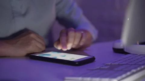 Moving camera parallax effect of Business's hand use smartphone Stock-Footage 124329132