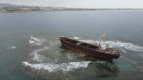 Moving in closer Video stock 150385964