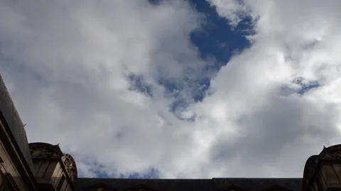 Moving Cloud Stockbeeldmateriaal 94459286