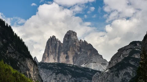 Moving clouds above the Tre Cime di Lavaredo mountain group Stock-Footage 117061334