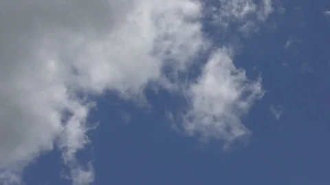 Moving Clouds and Blue Sky -  Time Lapse speed 10x 库存影片 71763882