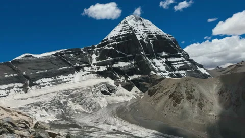 Moving clouds and blue sky over Kailash Mount , west mirror Dharma King Norsang Video stock 105928139