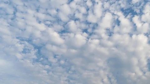 Moving clouds and blue sky time lapse. 库存影片 110625803
