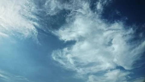 Moving clouds and blue sky time lapse. Foto stock