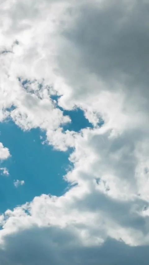 Moving clouds, animated, timelapse, slow, moody, time lapse Stock Footage 314983881