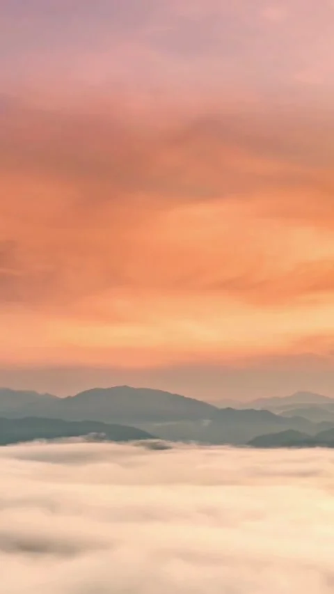 Moving clouds, animated, timelapse, slow, moody, time lapse Stock Footage 314983963