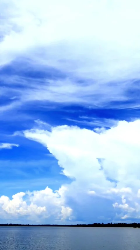 Moving clouds, animated, timelapse, slow, moody, time lapse Stock Footage 314984043