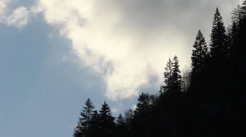 Moving clouds in the mountains Video stock 22916672