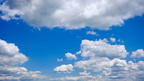 Moving clouds over blue sky time lapse video Video stock 92239461