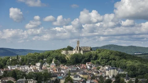 Moving clouds over castle Koenigstein Vídeo Stock 91553904