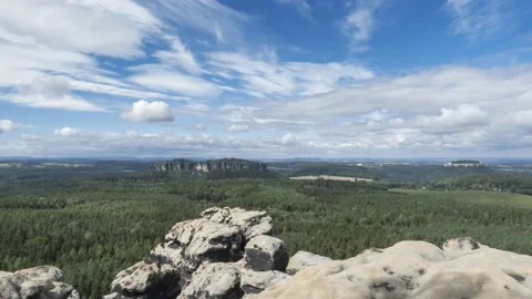 Moving clouds over the Elbe Sandstone mountains Video stock 139094028