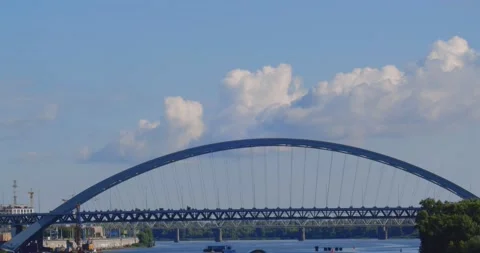 Moving clouds over the scenic view of the city bridge Video stock 159787783